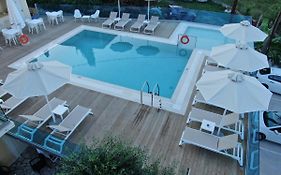 Passas Studios and Apartments
